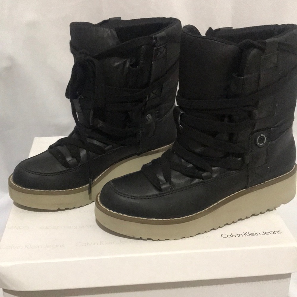 Calvin Klein Jeans - Tyler Matte Rubber/ Nylon Ladies 6 - Black- box included